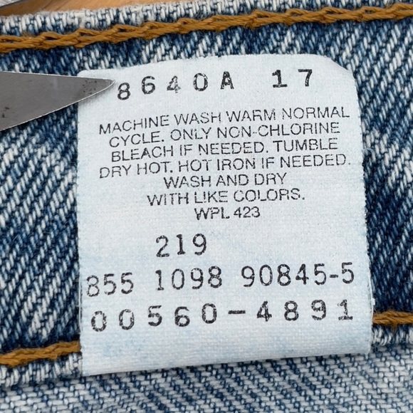 Vintage 90s Levi's 560 Jeans Baggy Fit Light Wash Blue 100% Cotton | 34" x 36" - Picture 9 of 14